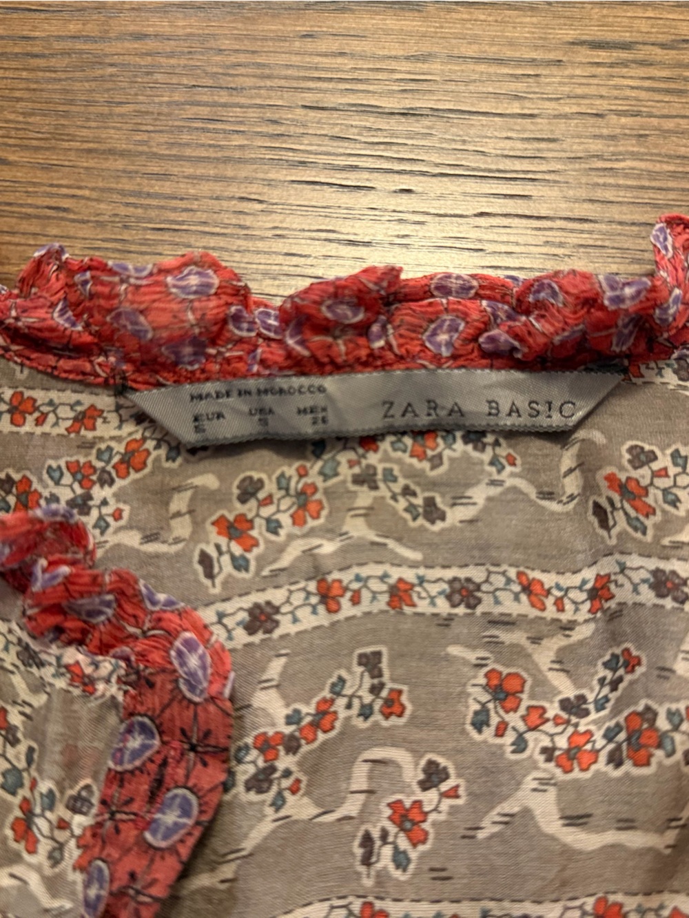 Zara Basic Red Printed Button-Front Blouse with Contrast Yoke - Picture 3 of 6